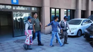 Uyuşturucuyu Bacaklarına Sarmışlar