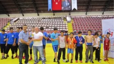 Minikler Güreş Ligi'nde Şampiyon Kağıtspor