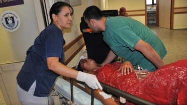 Turistleri Taşıyan Otobüs ile Otomobil Çarpıştı: 2 Yaralı