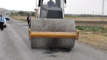 Bulanık'ta Yol Yama Çalışması
