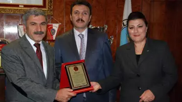 Başkan Çiçek'e Çevreci Plaket