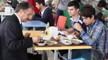 Üniversitemiz Yemekhanesi Yeni Binasında