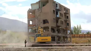 Erzurum'da Bir Dokunuşta Bina Yıkıldı