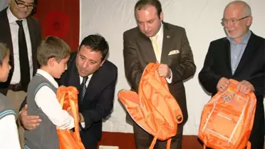 İstanbullu İşadamlarından Öğrencilere Çanta ve Kırtasiye Yardımı