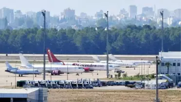 Antalya'da Norveç Uçağında Çıkan Yangın Söndürüldü