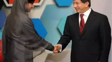 Davutoğlu Pakistanlı Bayan Meslektaşı ile Bir Araya Geldi