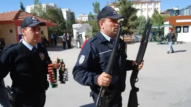 Gaziantep Cezaevi Önünde Çatışma 4 Yaralı Gaziantep Cezaevi Önünde Çatışma 4 Yaralı Gaziantep'te...