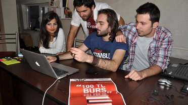 İnternette Kurdukları Site ile Kız Öğrencilere Burs Verecek
