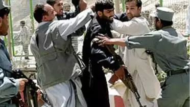 Afganistan -Hilmend'de Bir Polis, 6 Meslektaşını Vurdu