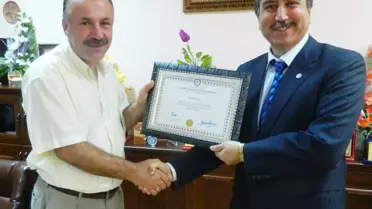 51 Yaşında Üniversiteyi Bitirdi