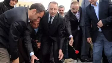 Van BDP Enkaza Karanfil Bıraktı BDP Enkaza Karanfil Bıraktı