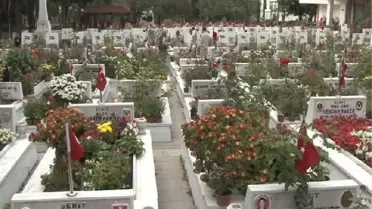 Edirnekapı Şehitliği Şehit Yakınlarıyla Doldu Taştı