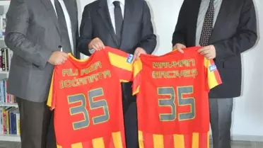 İzmir Üniversitesi ile Göztepe Spor İşbirliğine Hazırlanıyor