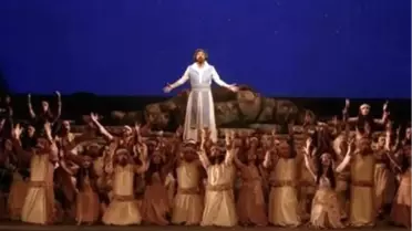 Özsoy Operası, Prömiyerle Sahnelendi