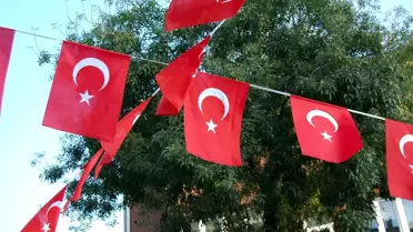 Bandırma Caddeleri'ne 10 Bin Türk Bayrağı...