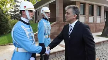 Cumhurbaşkanı Gül, Bayram Namazını Askerlerle Kıldı