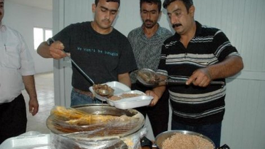 Osmaniye Suriyeli Türkmen'ler İçin 110 Kurban Kesip, 'Kara Yahni' Yaptılar Suriyeli Türkmen'ler...