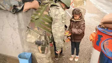 Jandarmadan Vatandaşa Bayram Şekeri