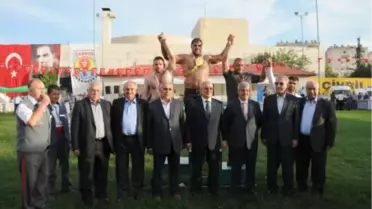 'Cumhuriyet Yağlı Güreşleri'nde Recep Kara Başpehlivan Oldu