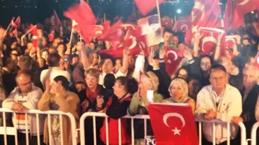 Kuşadası'nda Cumhuriyet Şöleni