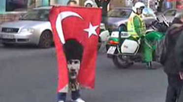 Bozdağ'a, Berlin'de Tek Kişilik Protesto