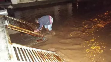 Ayvalık Sele Teslim Oldu