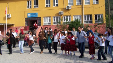 Okü'lü Öğrencilerden Minik Öğrencilere Kitap Desteği