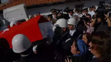Şehit Polis Toprağa Verildi