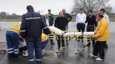 Otomobil Kamyon Arkadan Çarptı; 3 Yaralı