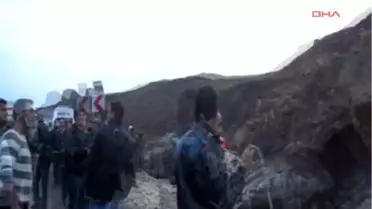 Yüksekova'da Dereye Uçan Otomobilde 1 Kişi Hayatını Kaybetti