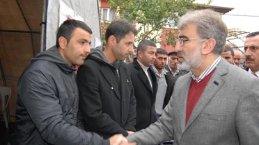 Bakan Yıldız'dan Şehit Ailelerine Taziye