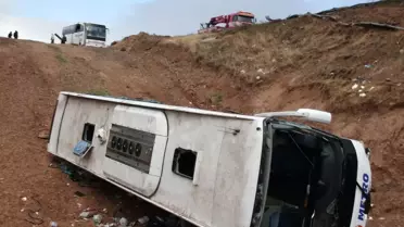 Şiddetli Rüzgar Otobüs Devirdi