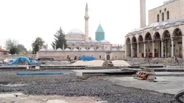 Mevlana Müzesi Önündeki Meydan İçin Ağaçlar Söküldü