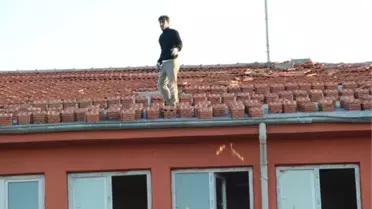 Çatısı Aktığı İçin Eğitime Ara Verilen Okulda Onarım Çalışmaları Başladı