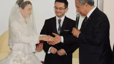 Arınç Manisa'da Nikah Şahitliği Yaptı