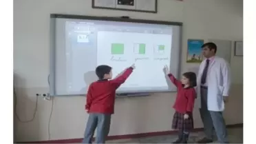 Bolvadin Anafen Sınıflarını Akıllı Tahta ile Donattı