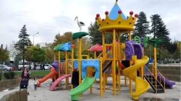 Çocuk Parkları, Yeni Oyun Grupları ile Donatılıyor
