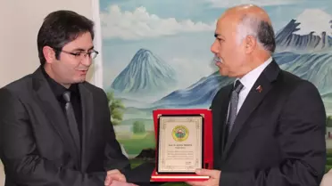 Vali Pek'ten Ataması Çıkan Kurum Müdürlerine Plaket