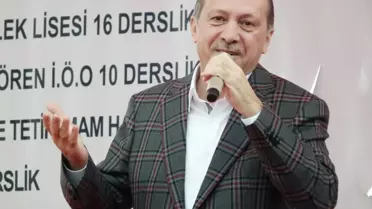 Milli Atlet Alptekin Başbakan Erdoğan'a Atletizm Ayakkabısını Hediye Etti