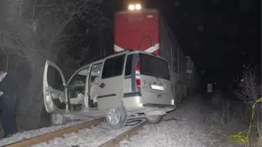 Tren Hemzemin Geçitte Hafif Ticari Araca Çarptı: 1 Ölü, 3 Yaralı