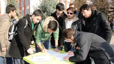 Üniversiteliler Kaza Kurbanı Burcu İçin Yürüdü