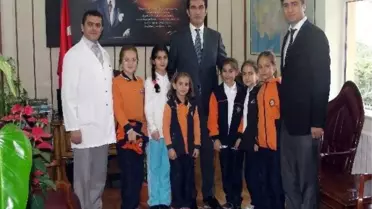 Öğrenciler Aşure Dağıttı