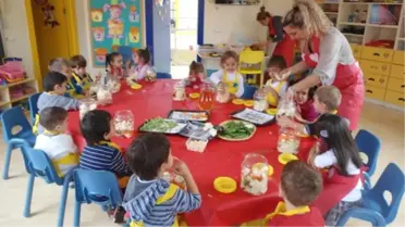 Minik GKV'liler Kış Turşularını Kendileri Yapıyor