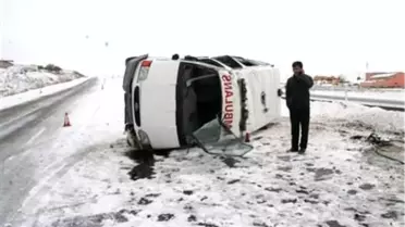 Yozgat'ta Ambulans Devrildi: 1 Yaralı