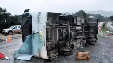 Çiftçileri Taşıyan Midibüs Devrildi: 19 Yaralı