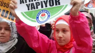 Kamuda Başörtüsü İçin Eylem Yaptılar
