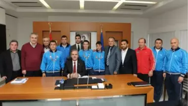 Başkan Altepe´den Şampiyon Güreşçilere Ödül