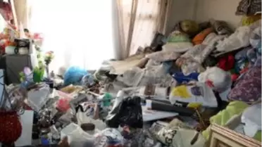 Genç Kadının Evinden İki Kamyon Çöp Çıktı