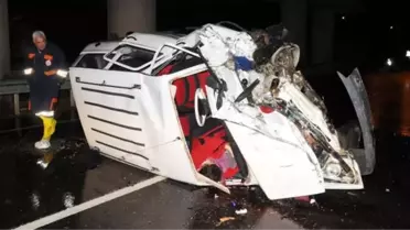 Ters Şeride Giren Sivil Araç, Polis Aracına Çarptı: 1 Ölü 7 Yaralı