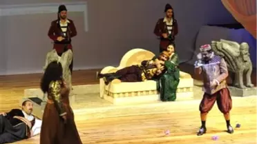 Kürtçe Hamlet İzmir'de Sahnelendi